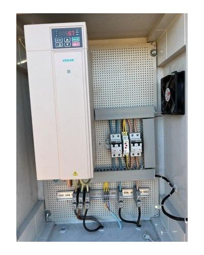 Variateur solaire veichi 380v 7.5 kw Avec coffret en stalle